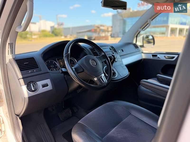 Минивэн Volkswagen Multivan 2013 в Кривом Роге