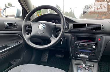 Volkswagen Passat  2004