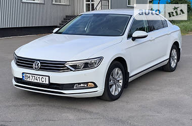 Volkswagen Passat Official 2016