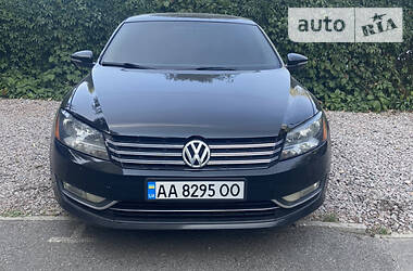 Volkswagen Passat SE 2011