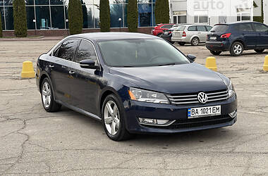 Volkswagen Passat SE  2011