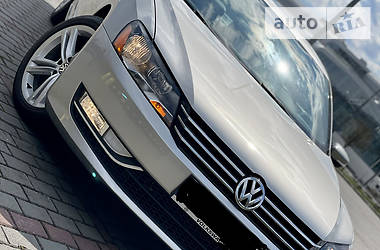 Volkswagen Passat SEL   TOP 2012