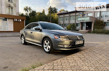 Volkswagen Passat SE 2011