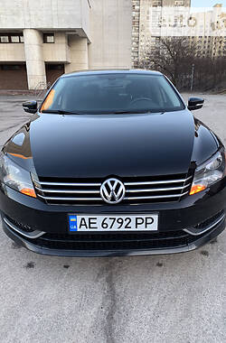Volkswagen Passat SE 2012