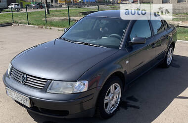 Volkswagen Passat  1998