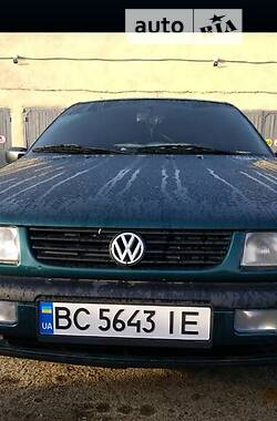 Volkswagen Passat  1995