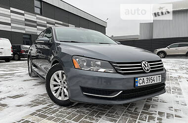 Volkswagen Passat S 2011