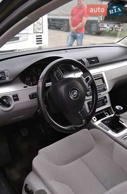 Volkswagen Passat  2010