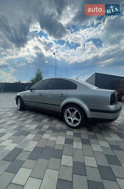 Volkswagen Passat  2004