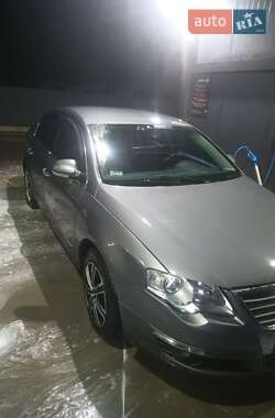 Volkswagen Passat  2005