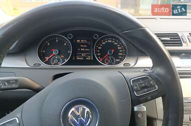 Volkswagen Passat  2010