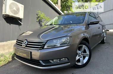 Volkswagen Passat  2011