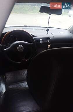 Volkswagen Passat  2004