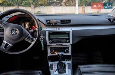 Volkswagen Passat  2010