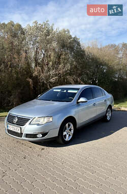 Volkswagen Passat  2005