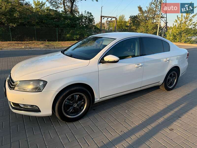 Седан Volkswagen Passat 2011 в Самаре
