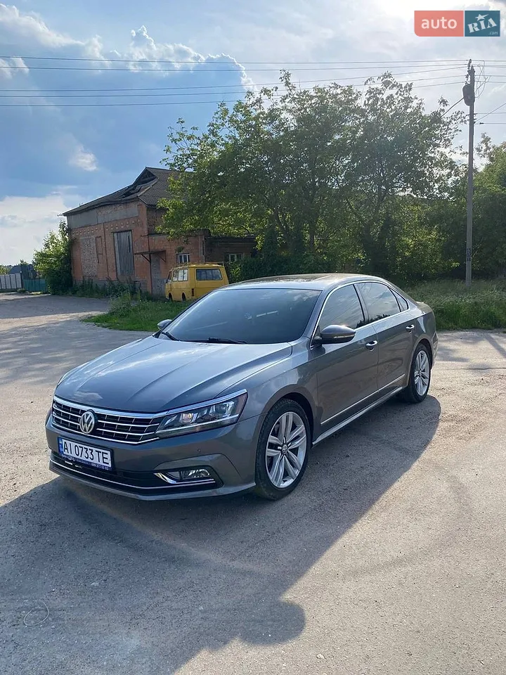 2017 Volkswagen Passat - фото 1
