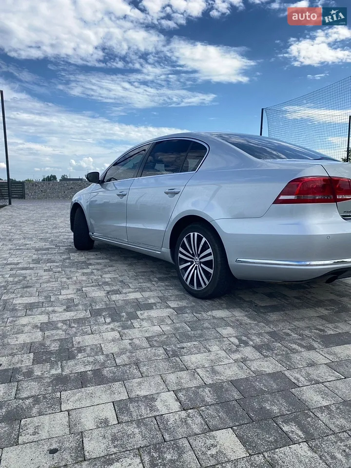 2011 Volkswagen Passat - фото 1