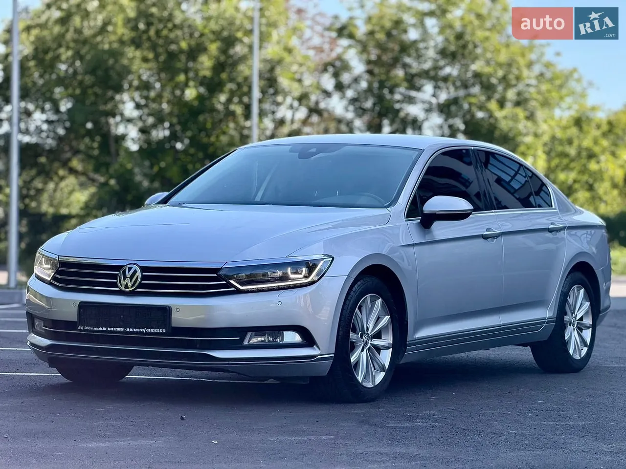 2016 Volkswagen Passat - мініатюра 2
