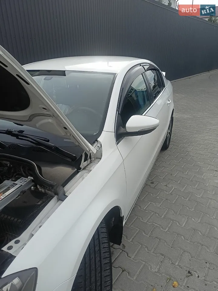 2011 Volkswagen Passat - мініатюра 3