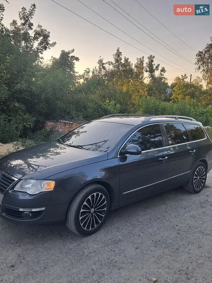 2010 Volkswagen Passat - мініатюра 2