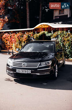 Volkswagen Phaeton  2012