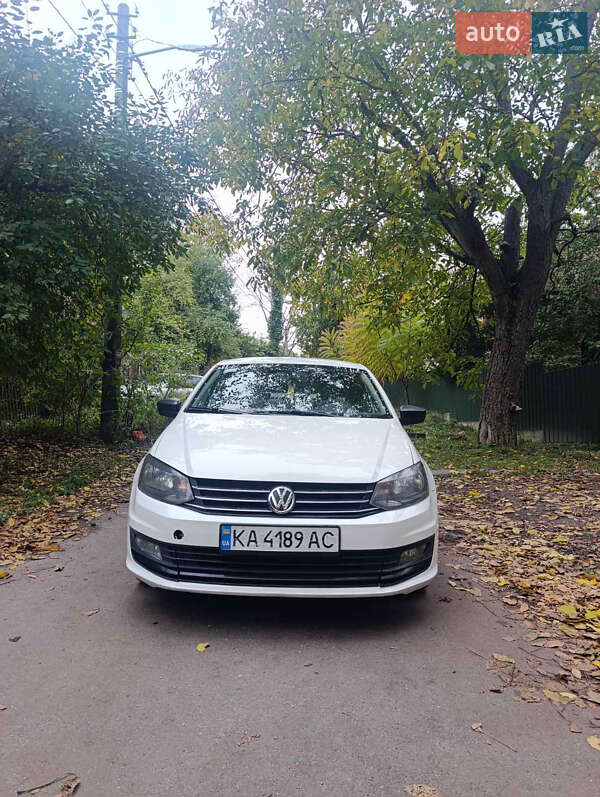 Седан Volkswagen Polo