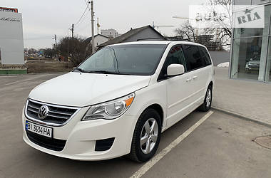Volkswagen Routan  2010