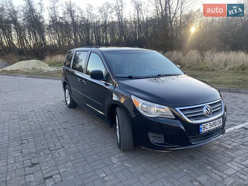 Мінівен Volkswagen Routan