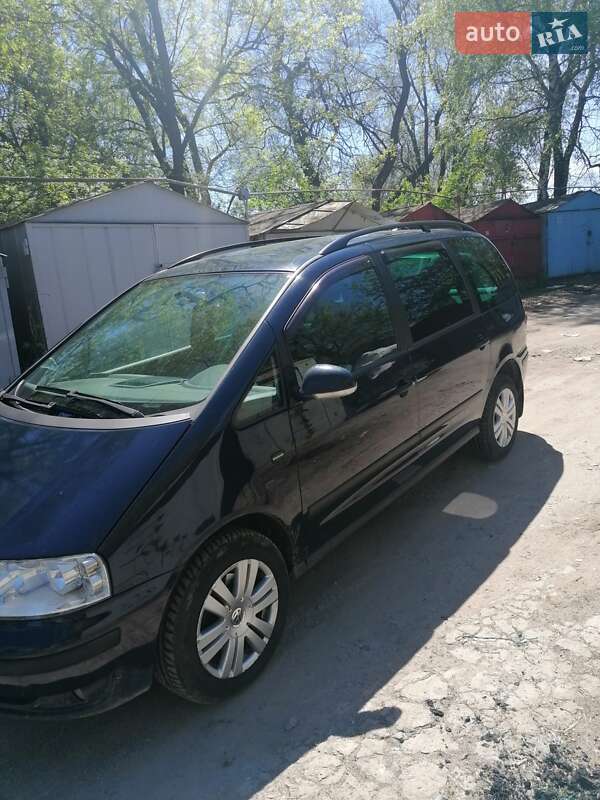 Мінівен Volkswagen Sharan