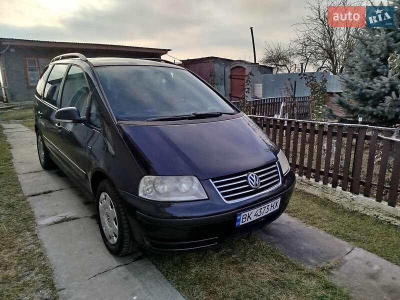 Volkswagen Sharan 2004 року в Луцьку