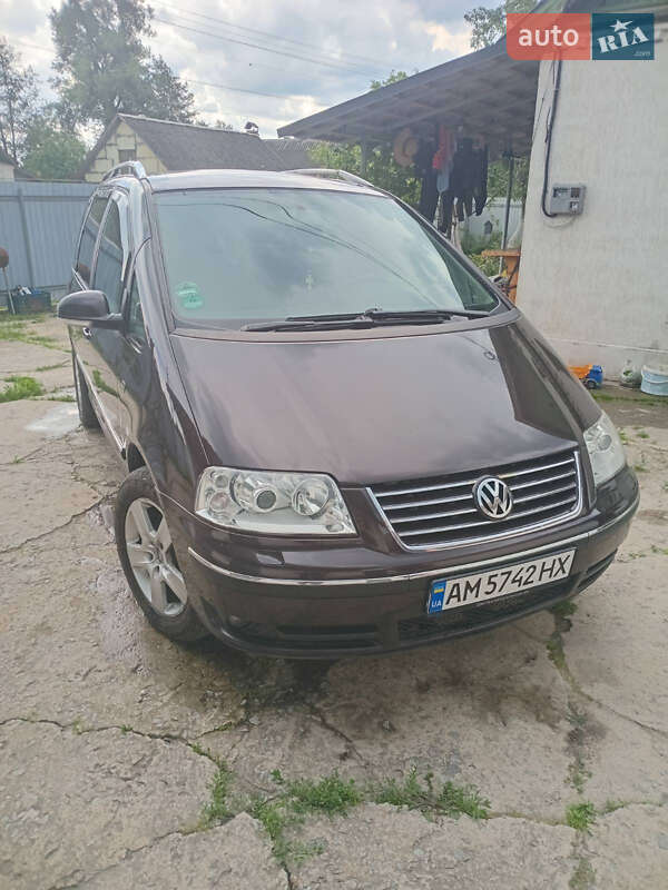 Мінівен Volkswagen Sharan