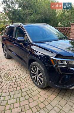 Volkswagen Taos  2021