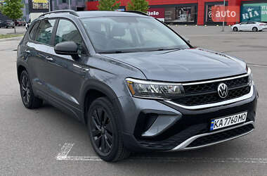 Volkswagen Taos  2021