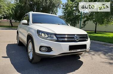 Volkswagen Tiguan OFFICIAL 4 WD 2015
