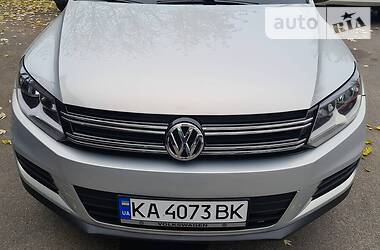 Volkswagen Tiguan SE 2012