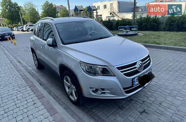Volkswagen Tiguan  2010