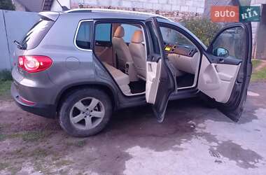 Volkswagen Tiguan  2010