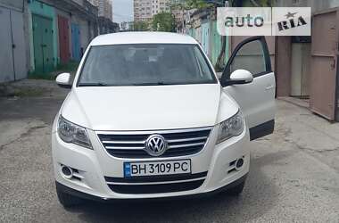 Volkswagen Tiguan  2010