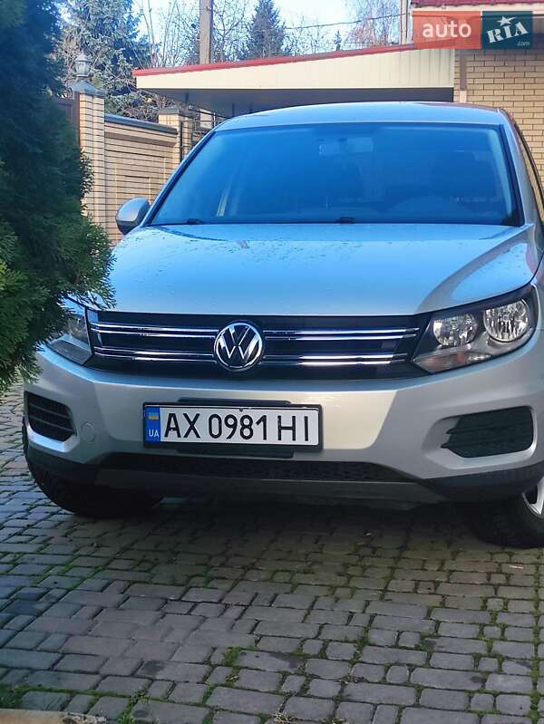 Позашляховик / Кросовер Volkswagen Tiguan