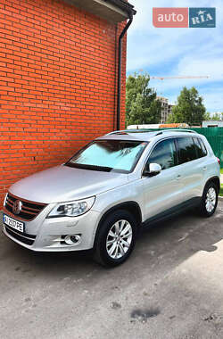 Volkswagen Tiguan  2011