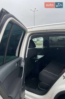 Volkswagen Tiguan  2011