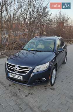 Volkswagen Tiguan  2010