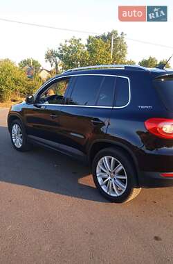 Volkswagen Tiguan  2011