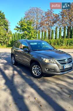 Volkswagen Tiguan  2010