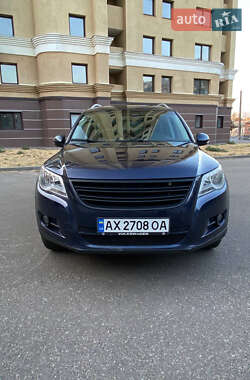 Volkswagen Tiguan  2010