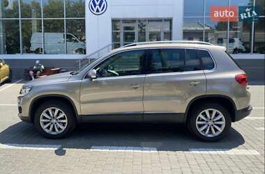 Volkswagen Tiguan  2011