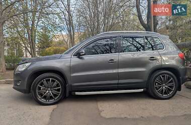 Volkswagen Tiguan  2010