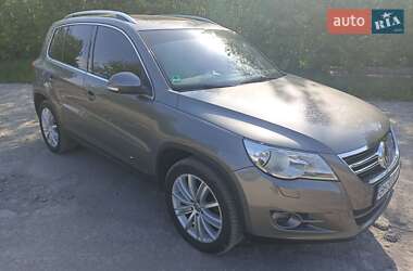 Volkswagen Tiguan  2010