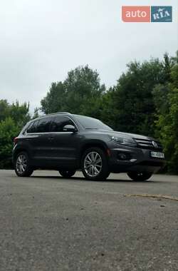 Volkswagen Tiguan  2012